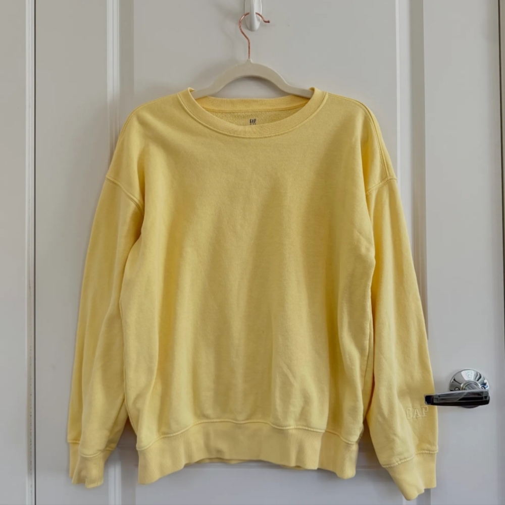 Gap butter yellow crew neck